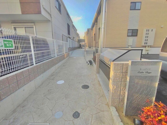 物件外観写真4　(エントランス部分)