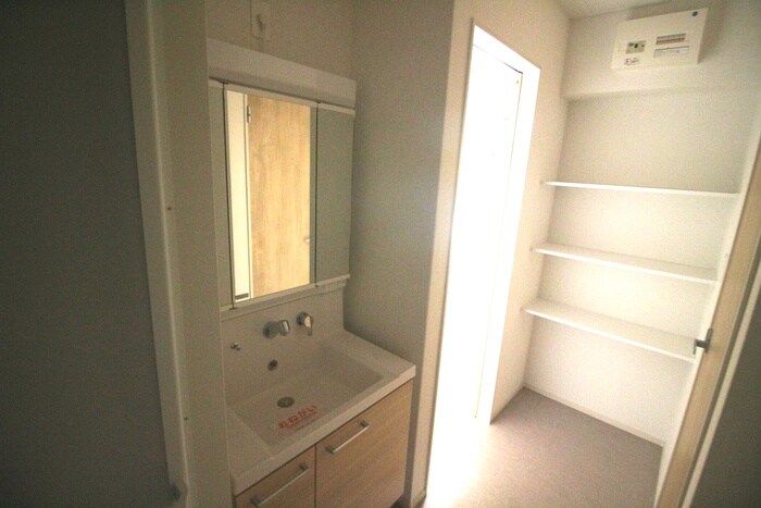 物件内観写真11　(洗面)