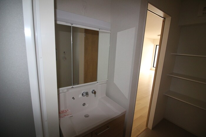 物件内観写真11　(洗面)