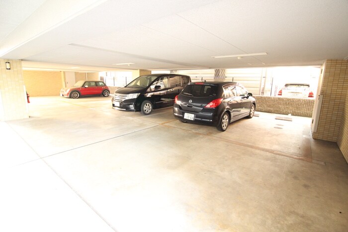 物件外観写真5　(駐車場)