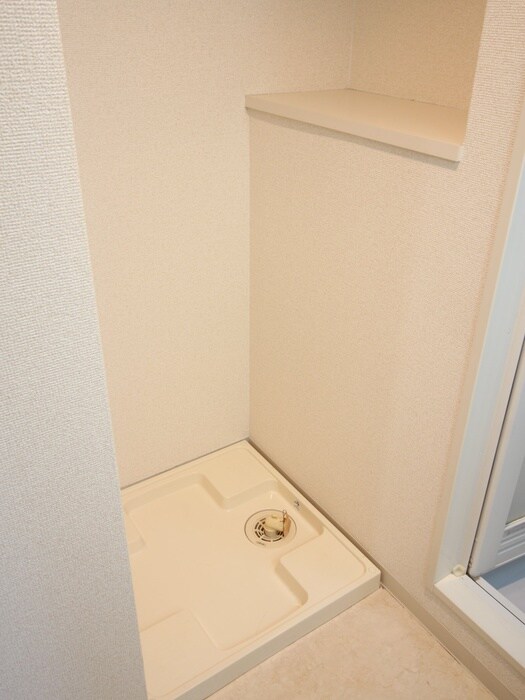 物件内観写真18　(洗濯機置場)