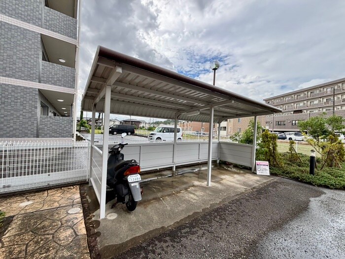 物件外観写真5　(駐輪場)