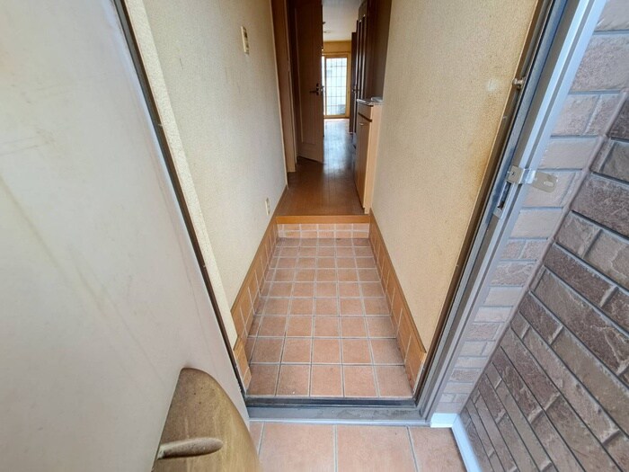 物件内観写真16　(玄関)