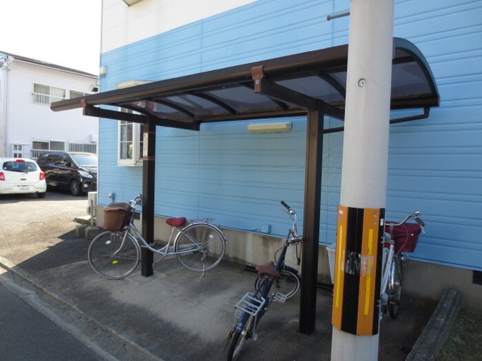 物件外観写真4　(駐輪場)