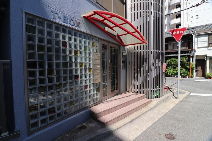 物件外観写真2　(エントランス部分)