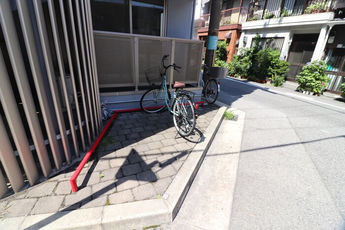 物件外観写真4　(駐輪場)