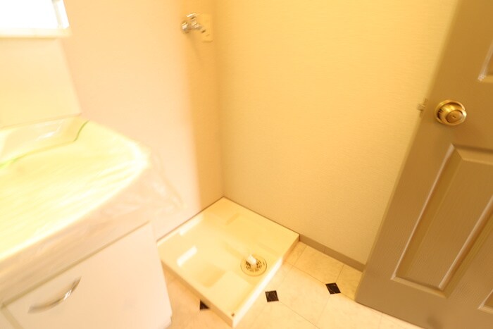 物件内観写真17　(洗濯機置場)