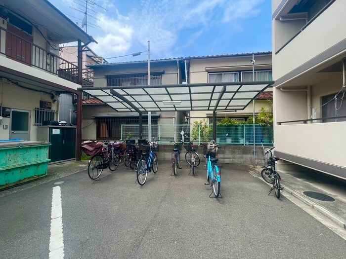 物件外観写真3　(駐輪場)