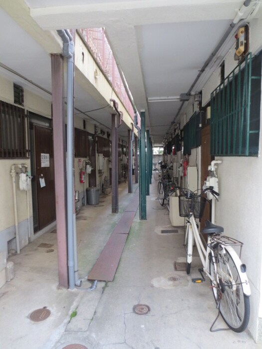 物件外観写真2　(エントランス部分)