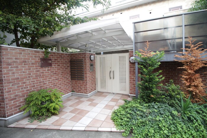 物件外観写真2　(エントランス部分)