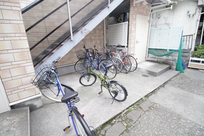 物件外観写真6　(駐輪場)