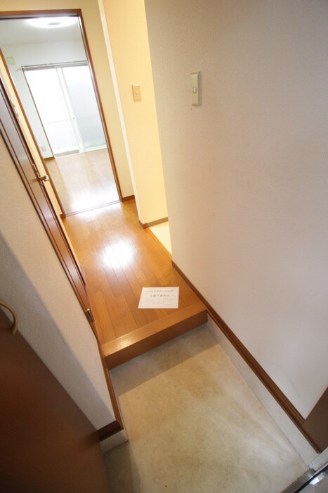 物件内観写真18　(玄関)