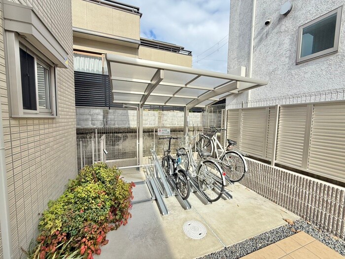 物件外観写真2　(駐輪場)