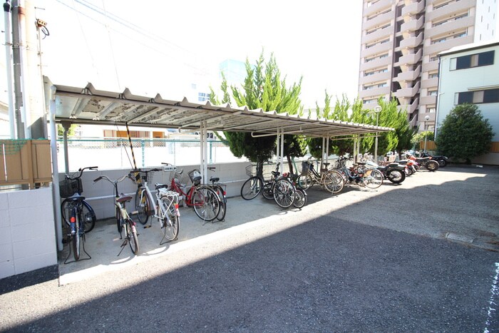 物件外観写真4　(駐輪場)