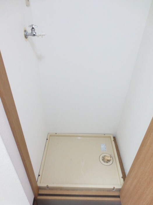 物件内観写真11　(洗濯機置場)