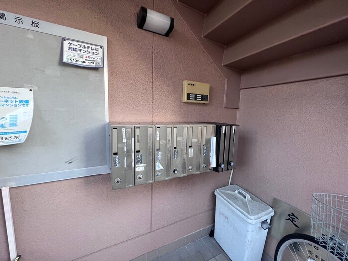 物件外観写真5　(エントランス部分)