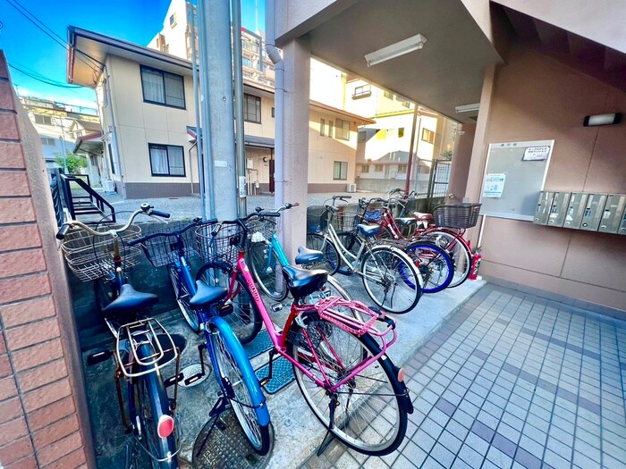 物件外観写真6　(駐輪場)