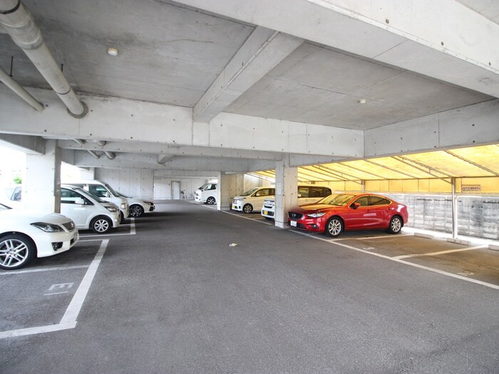 物件外観写真6　(駐車場)