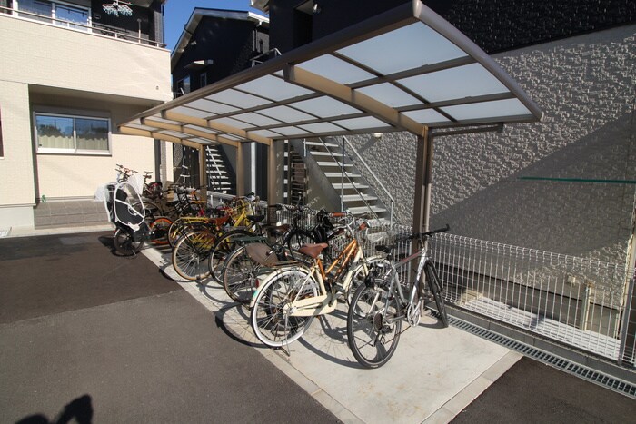 物件外観写真3　(駐輪場)