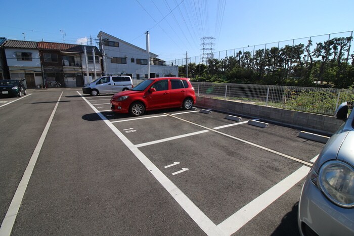 物件外観写真5　(駐車場)