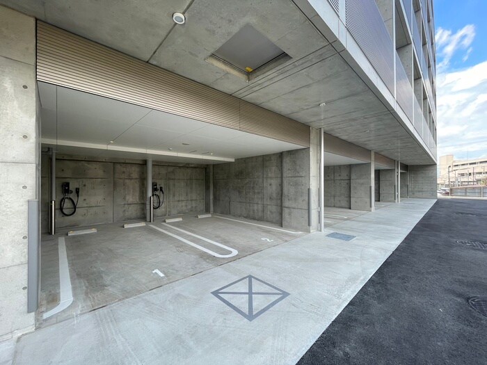 物件外観写真4　(駐車場)