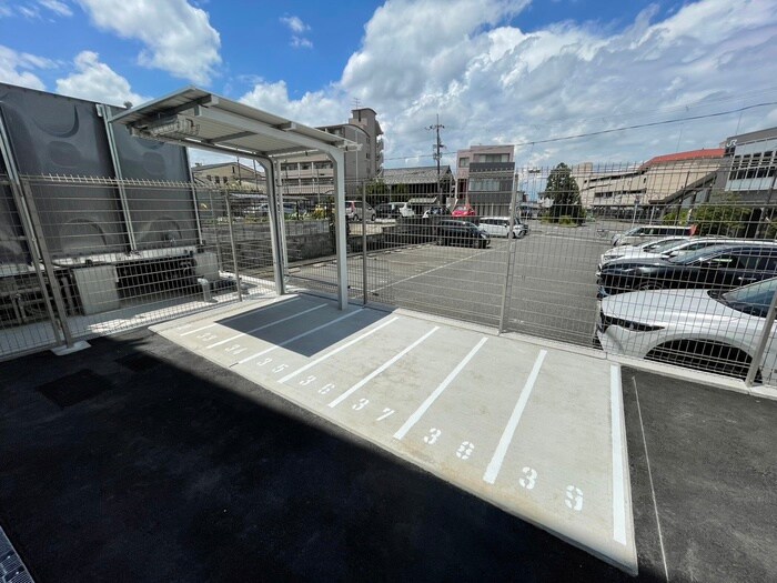 物件外観写真5　(バイク置き場)