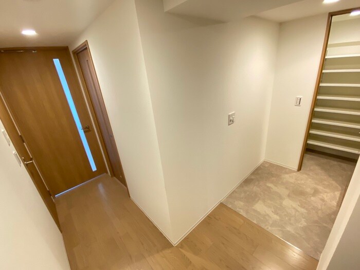 物件内観写真19　(玄関)