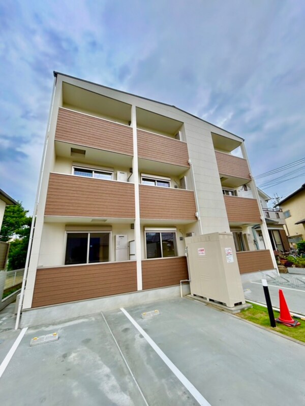 建築中