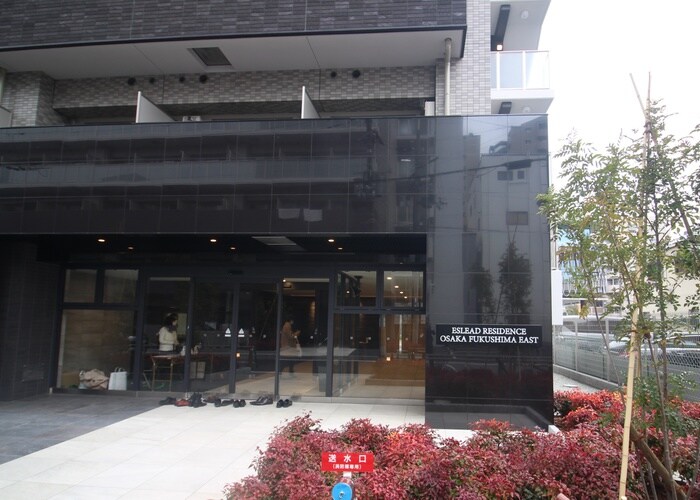 物件外観写真2　(エントランス部分)