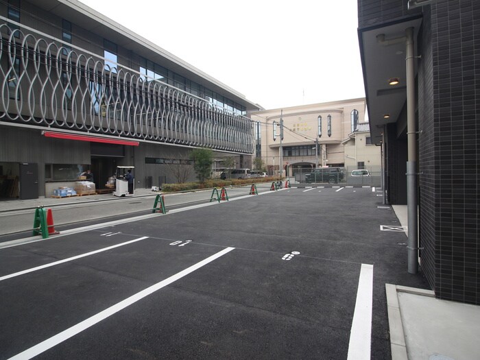 物件外観写真3　(駐車場)