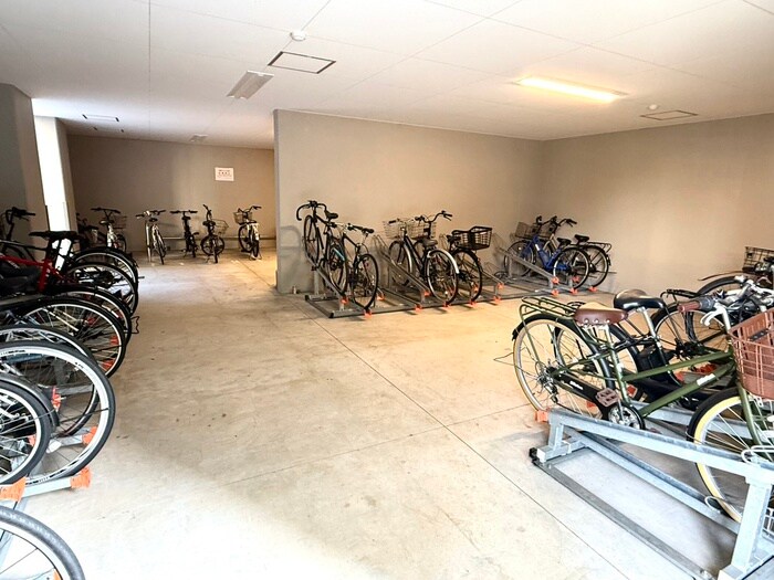 物件外観写真3　(駐輪場)