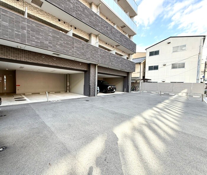 物件外観写真4　(駐車場)