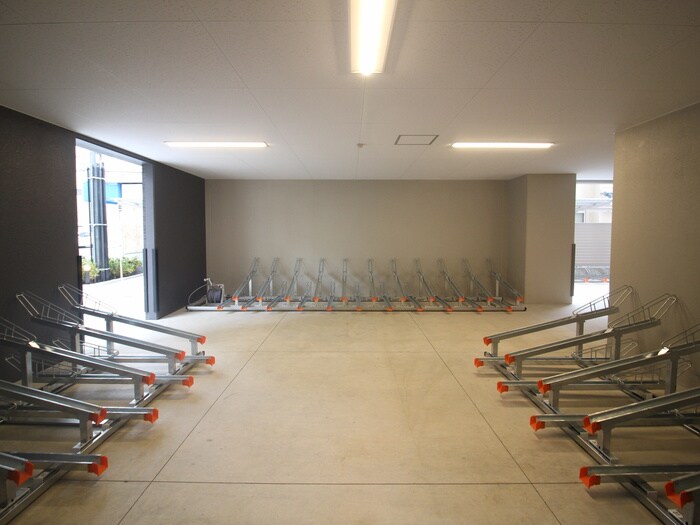 物件外観写真5　(駐輪場)