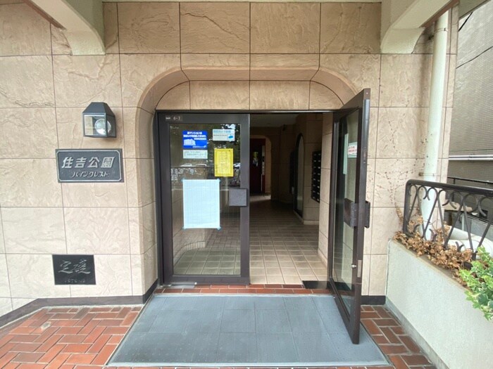 物件外観写真2　(エントランス部分)