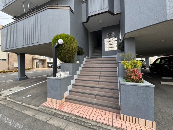 物件外観写真2　(エントランス部分)