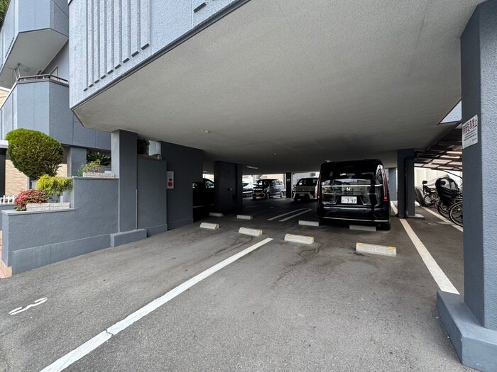 物件外観写真4　(駐車場)