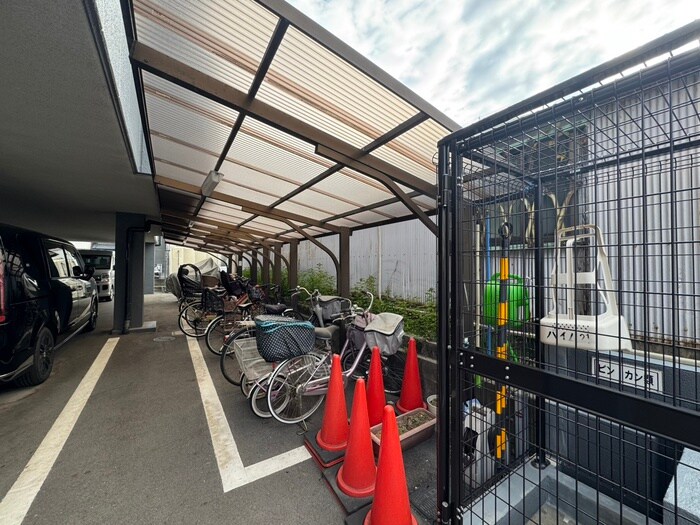 物件外観写真5　(駐輪場)