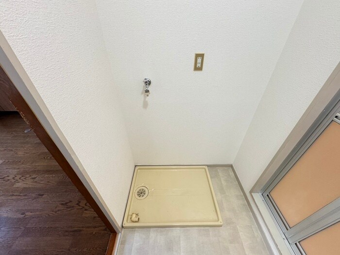 物件内観写真18　(洗濯機置場)