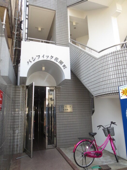 物件外観写真2　(エントランス部分)