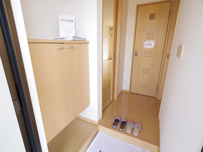 物件内観写真16　(玄関)