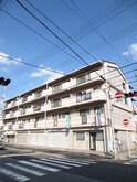 クレセントマンションA