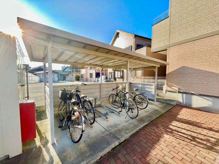 物件外観写真4　(駐輪場)