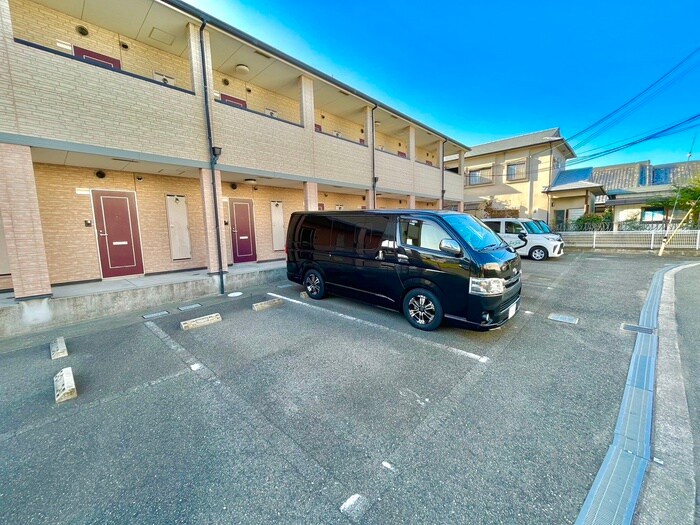 物件外観写真6　(駐車場)