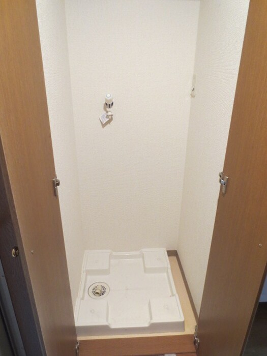 物件内観写真12　(洗濯機置場)