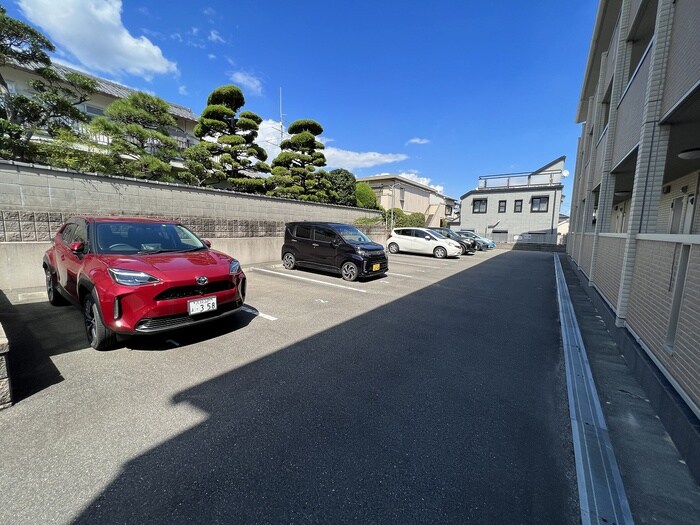 物件外観写真6　(駐車場)