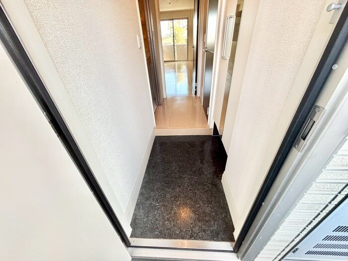 物件内観写真10　(玄関)