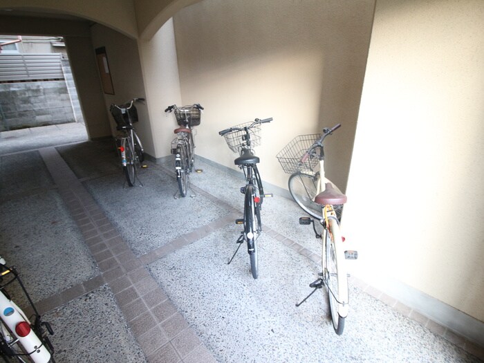 物件外観写真5　(駐輪場)