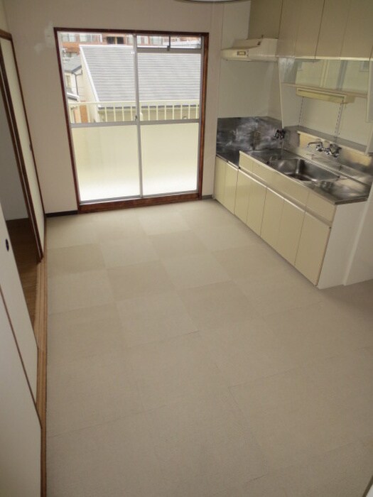 物件内観写真5　(室内からの展望)