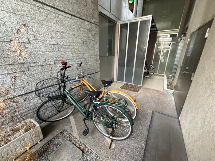 物件外観写真3　(駐輪場)