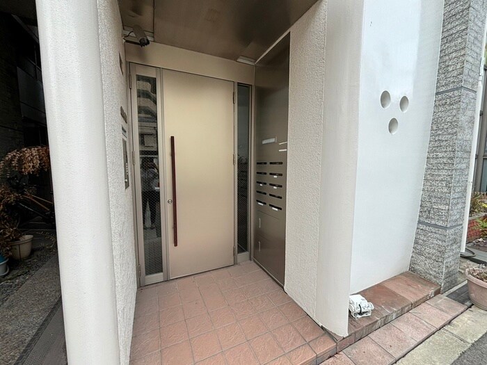 物件外観写真5　(エントランス部分)